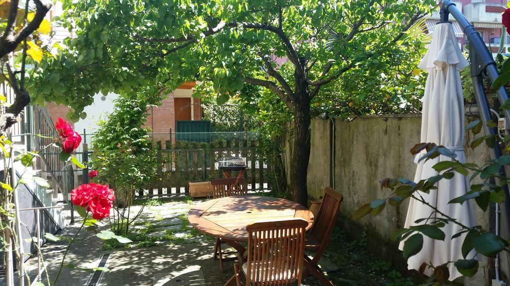 B&B Casa di Claudia Marina Di Carrara Bagian luar foto